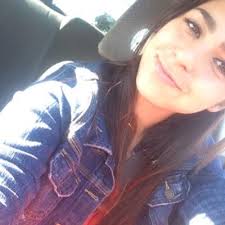 Marissa Angeja (@heyyyitsriss)