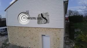 Soubassement De Maison Dans Le 86 Pour Une Finition Pierre De Region Valorisez Vos Facades Et Mursinter Peinture Facade Briquette De Parement Parement Mural