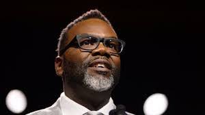 Erica Otis's Instagram, Twitter & Facebook