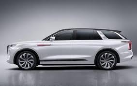 Hongqi mang 12 mẫu xe tới triển lãm, minh chứng cho sự phục hồi sau một thời gian im hơi lặng tiếng. Hongqi E Hs9 Looking Like The Rolls Royce Cullinan