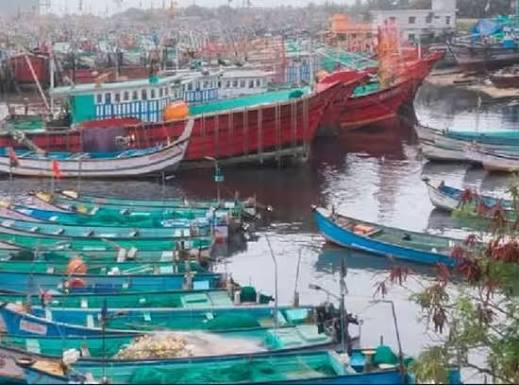 Udupi: State boat fishermen await intensification of monsoon to venture into sea - Daijiworld.com