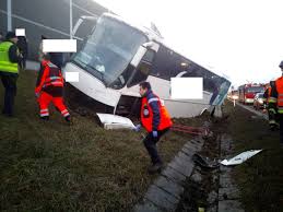 Pęknięcie opony było przyczyną koszmarnego wypadku, do jakiego doszło w czwartek późnym popołudniem w bogusławicach pod częstochową. Wypadek Autokaru Na A4 Zdjecia