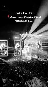 Where the Wild Things are in Milwaukee 💙💛 @Luke Combs  #americanfamilyfield #milwaukee #countrymusic #countryconcert #country #fyp  #CapCut