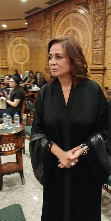 إلهام شاهين وعبير صبرى وهانى رمزى فى عزاء والد المونتيرة منة جاب الله - اليوم السابع