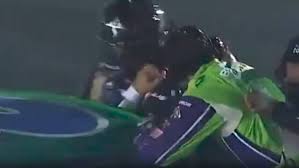 Bowyer was upset with newman for contact that. Nascar Drivers Clint Bowyer And Ryan Newman Get Into Punch Up Stuff Co Nz