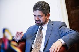 Duminică, 22 septembrie, este ultima zi în care candidaţii la alegerile prezidenţiale din noiembrie îşi pot depune candidatura la bec (biroul electoral central). Interviu Theodor Paleologu Candidat Pmp La PrezidenÈiale Sunt Unul Dintre Ambasadori Iar In Calitate De PreÈedinte Voi Vorbi Cu Ei De La Egal La Egal Caleaeuropeana Ro