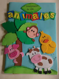 La goma eva es un material relativamente nuevo que se ha introducido de una manera muy fuerte en el mundo de las manualidades. Pin De Patty En Carpetas Decoradas Con Goma Eva Carpetas Decoradas Gomitas Carpeta