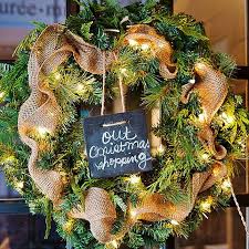 Cara membuat bunga dari pita sebelumnya kami sudah membahas mengenai cara membuat bunga dari botol plastik pada postingan kali ini kami akan berbagi panduan kerajinan tangan lainnya ialah. Christmas Wreath Dekorasi Wajib Buat Pintu Atau Dinding Untuk Memeriahkan Natal Di Rumah Furnizing Com Line Today
