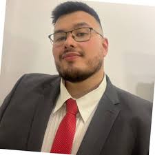 Estou emocionada em compartir que hoje marquei o início da minha jornada  como Diretora de Estratégia & Inovação na UCI BRASIL