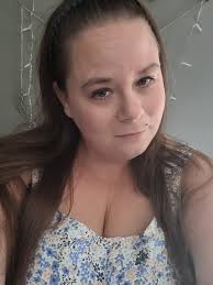 I met Tina through friends and then we ended up working together at a salon  for a few years :) I'm from chemmy and still here! I love wine 🍷