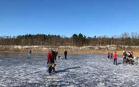 Waar kun je schaatsen in onze regio rtv utrecht. Volle Parkeerplaats En Slecht Ijs Bij Leersumse Veld Maar In Maarn Is Het Prachtig Fijn Om Weer Met Meer Mensen Op Een Plek Te Zijn Utrecht Gelderlander Nl