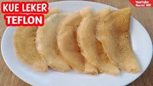 Commercial baking powder contains bicarbonate of soda and tartaric acid (with a dried starch or flour to absorb any moisture during storage). Kue Leker Teflon Tanpa Mixer Takaran Sendok Youtube