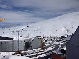 Station de ski (grandvalira) et centre de commerce transfrontalier, c'est l'unique point de passage routier entre les deux états. Le Pas De La Case Photolive Toutes Les Photos Meteo En Temps Reel Infoclimat