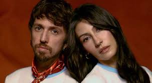 Laura Pausini y Carlos Rivera cantarán por primera vez en vivo el tema 'La  solución'