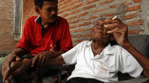 L'homme le plus vieux du monde, est décédé hier à haïfa, à l'âge de 113 ans. L Homme Le Plus Vieux Du Monde Est Mort