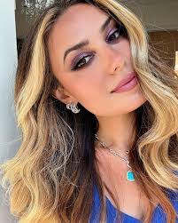 Victoria Howes's Instagram, Twitter & Facebook