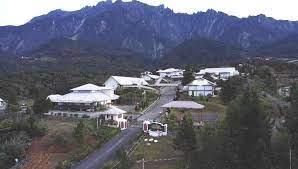 Jika kalian ada peluang ke sini,singgahlah bergambar lokasi cantik yang dikelilingi dengan pemandangan kebun. Bicara Mentari Institut Latihan Islam Malaysia Kundasang Sabah