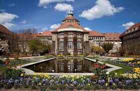 Jährlich kommen ungefähr 400.000 besucher, um die auf der 22 ha großen fläche befindlichen pflanzenarten zu bewundern. Pin On Places To Go