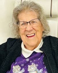 Ruth Durfee's Instagram, Twitter & Facebook