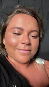 Shelly Burt's Instagram, Twitter & Facebook