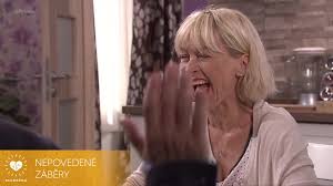 Eva burešová a marek lambora ze seriálu slunečná vám přejí krásné vánoce podívejte se na záznam exkluzivního živého vysílání evy burešové a marka lambory alias týny a janka ze seriálu slunečná. Slunecna Slunecna Online Facebook