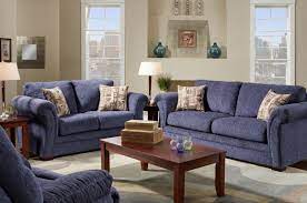 Anda bisa meletakkan meja kecil berbentuk lingkaran atau menambahakan bantal duduk yang agak tinggi sebagai pelengkap. Jenis Sofa Untuk Mempercantik Ruangan