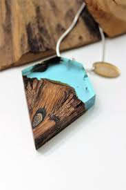Silber Halskette Mit Holz Harz Anhanger Handgemacht Aus Australischem Holz Und Turkis Blauem Kunstharz Von Fed Wood Resin Jewelry Resin Jewelry Resin Pendant