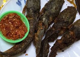 Masak hingga air mendidih, masukkan lele, aduk rata. Resep Lele Goreng Bumbu Kuning Gurih Anti Gagal Menu Resep Unik