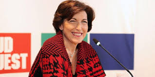 Elle étudie à l'institut d'études politiques de paris et au centre de formation des journalistes à paris puis intègre. Bu38m1ochjw1ym