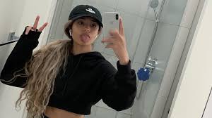 She has a sister as well. Valkyrae Reveals Why She S Been Having A Rough Time After Youtube Move Dexerto