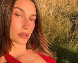 Copy Kate Hudson's Vampy French Mani for Goth Girl Spring