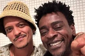 Seu Jorge celebra encontro com Bruno Mars após The Town - 08092023 -  Música - F5