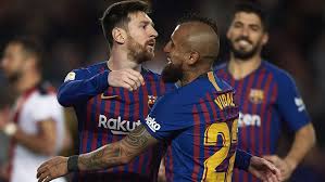 El futbolista está cumpliendo 34 años de vida y lo pasa juntos con sus compañeros de la selección. El Especial Saludo De Arturo Vidal A Lionel Messi Feliz Cumpleanos Extraterrestre Meganoticias