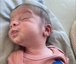 Muy buenos diiaaaasss…. Hora de levantarse, hay que hacer lo que hay que  hacer. Katiria Soto got milk? Que pasen un gran día!!