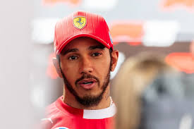 Lewis Hamilton hint op vertrek bij Ferrari: 'Er speelt iets...'