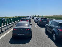 În accident sunt implicate 20 de mașini implicate. Tvi4dbh5pyrgxm