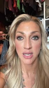 Kendra Wallen's Instagram, Twitter & Facebook