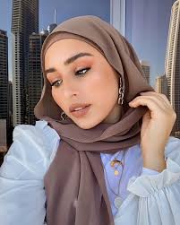 It may be called fossil, but there is nothing prehistoric about this hijab.  PS. We love that drape effect. @nawalsari