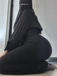 Inaya on X: I was told during Salah (prayers) that my abaya doesnt do  its job of hiding my ehm, ass-ets... And that its a good job that women  arent allowed to