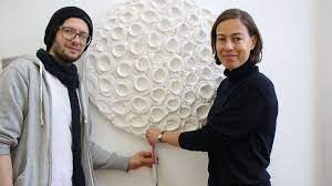 Lydia korndörfer berichtet von dem eiertanz, den sie ständig zwischen ihrer kuratorischen praxis, dem alltäglichem geldverdienen und ihrem promotionsvorhaben vollführen muss. Alle Jahre Wieder Kunstverein Arnsberg Eroffnet Jahresgaben Ausstellung Arnsberg