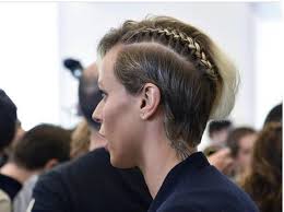 Leggi per saperne di più:. Trasparenze E Tacchi Federica Pellegrini Affascinante Sui Social Corriere It