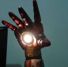 Iron Man Kol Lambasi Size Cnet Ile Aydinlatici Bir Super Kahraman Eli Verir Goruntuler Ile Iron Man Super Kahramanlar Koltuklar