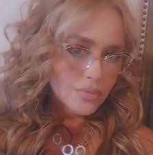 Susie Gomez's Instagram, Twitter & Facebook