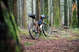 I wanted so badly for it to not be terrible, but in spite of my hopes, it was beyond terrible. Blackburn Outpost Elite Universal Seat Pack Review Bikepacking Com