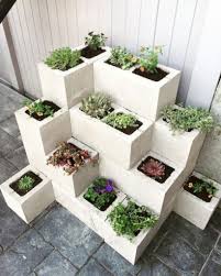 39 Cheap And Easy Diy Garden Ideas Everyone Can Do Homeridian Com In 2020 Diy Gartenideen Betonblock Garten Haus Und Garten