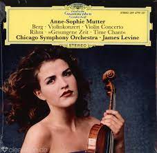 Juni 1963 in rheinfelden (baden), deutschland. Berg Rihm Violin Concerto Anne Sophie Mutter
