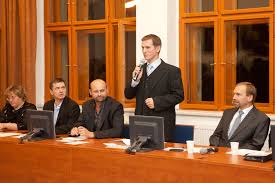 Vladimír kořen je český televizní publicista a moderátor1. Starosta Koren Rezignoval Kvuli Kauze Bytu Za 100 Korunu Nechtel Podepsat Smlouvy Nas Region
