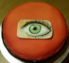 Tenemos gran variedad de sándwiches, con distintos tipos de panes y rellenos. Macaroon Cake With An Eye Painted With Food Colouring Macaroon Cake Cake Cake Decorating