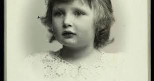 Татьяна Анатольевна (1883—1970) Веневитинова, затем Унгерн-Штернберг, затем  Уоррен Кросс, ур. Чайковская