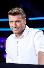 Το house of fame ρίχνει αυλαία σήμερα, καθώς έφτασε η ώρα του μεγάλου τελικού, που θα δώσει την δυνατότητα σε ένα σπουδαστή να υπογράψει ένα «χρυσό» συμβόλαιο με την panik records. Ot9y7czrf3ob8m